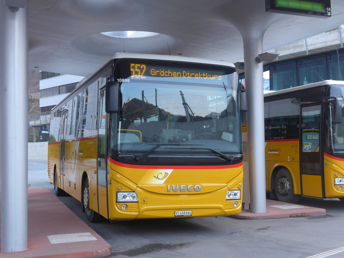 (201'917) - Zerzuben, Visp-Eyholz - Nr. 64/VS 468'664 - Iveco am 3. Mrz 2019 beim Bahnhof Visp