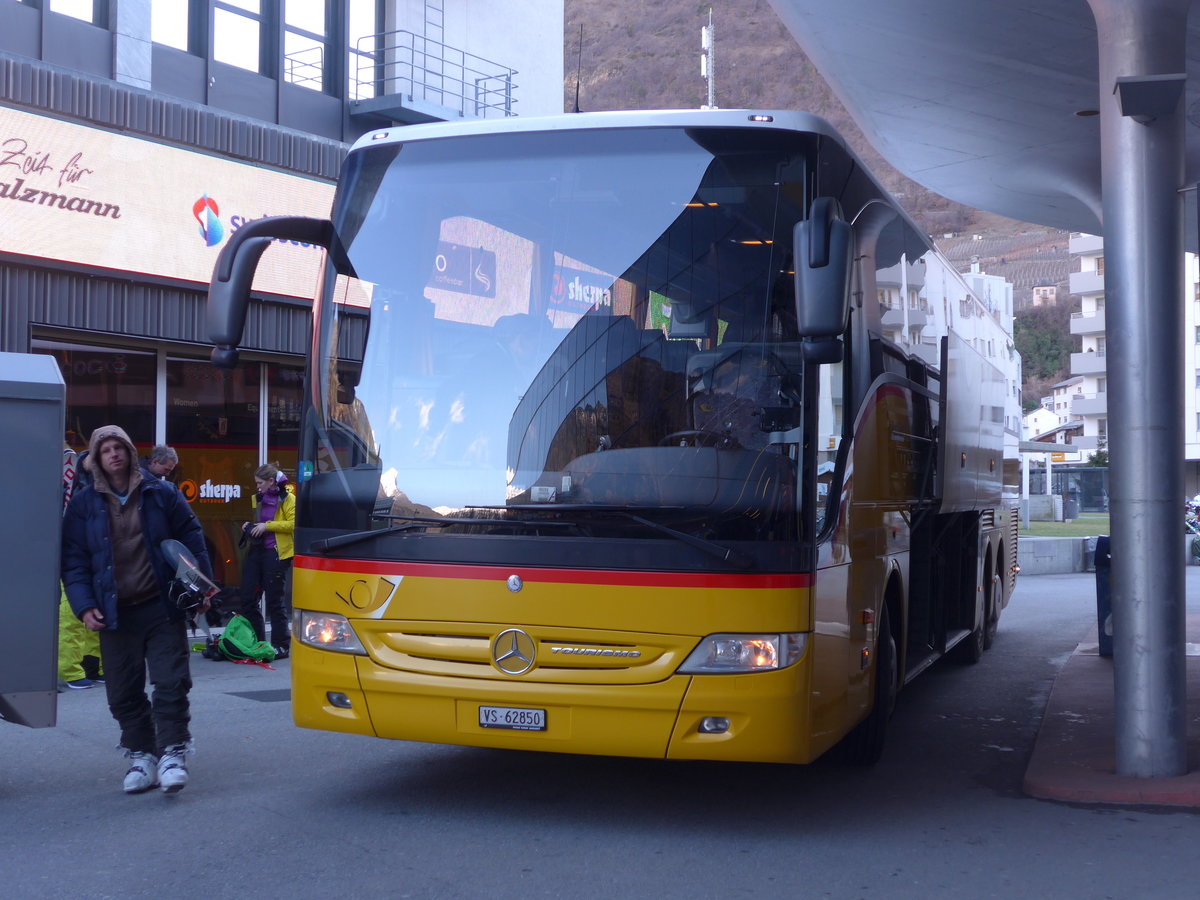 (202'431) - PostAuto Wallis - VS 62'850 - Mercedes am 16. Mrz 2019 beim Bahnhof Visp