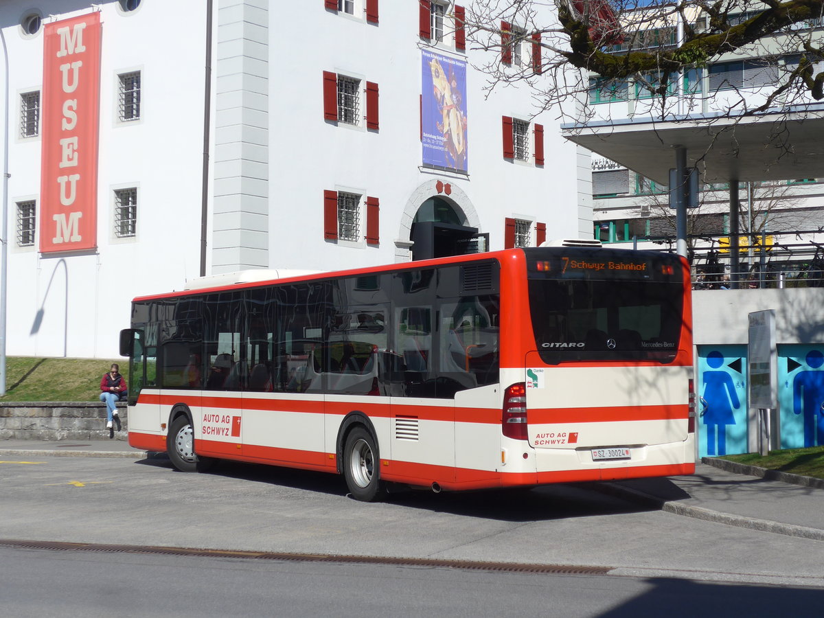 (202'834) - AAGS Schwyz - Nr. 24/SZ 30'024 - Mercedes am 22. Mrz 2019 in Schwyz, Post