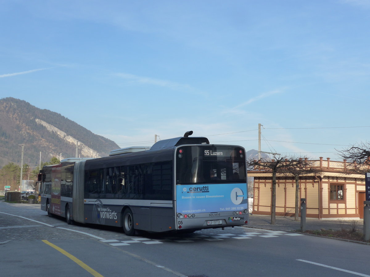 (202'897) - AAGR Rothenburg - Nr. 5/LU 15'718 - Solaris am 22. Mrz 2019 beim Bahnhof Alpnachstad