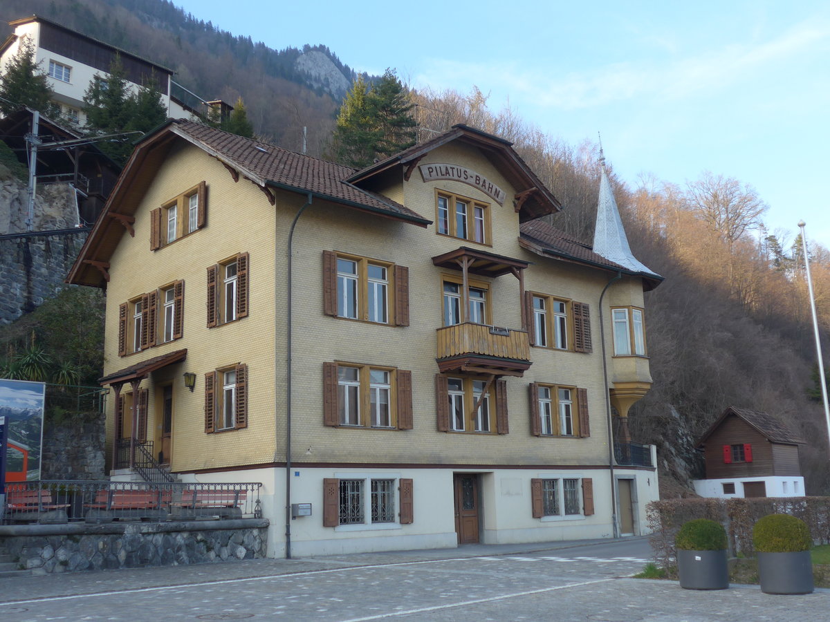 (202'906) - Haus der Pilatusbahn am 22. M�rz 2019 in Alpnachstad