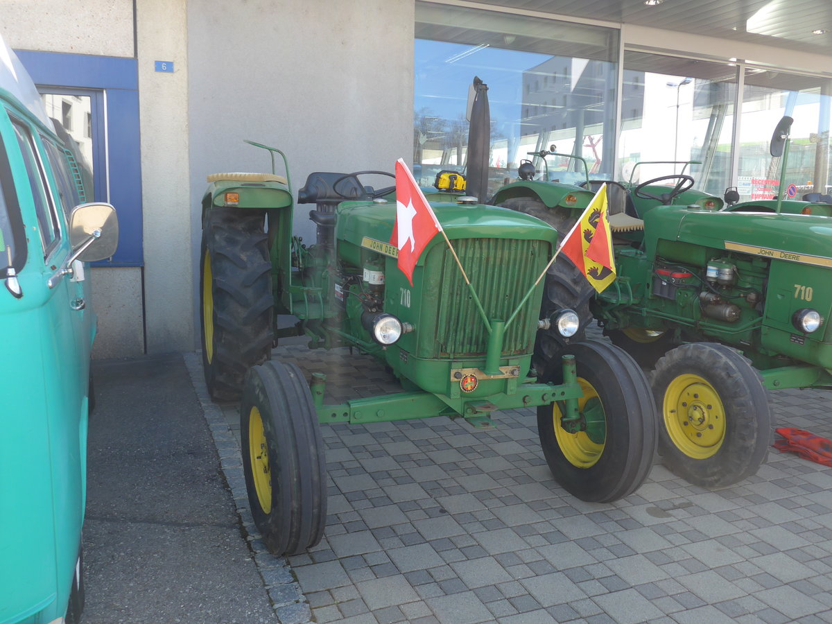 (203'209) - John Deere - BE 33'027 - am 24. M�rz 2019 in Granges-Paccot, Forum-Fribourg