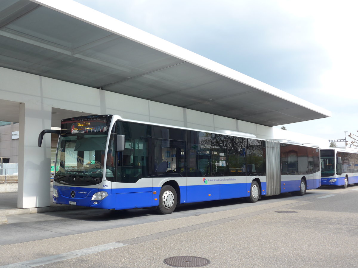 (203'530) - VZO Grningen - Nr. 128/ZH 719'128 - Mercedes am 7. April 2019 beim Bahnhof Meilen