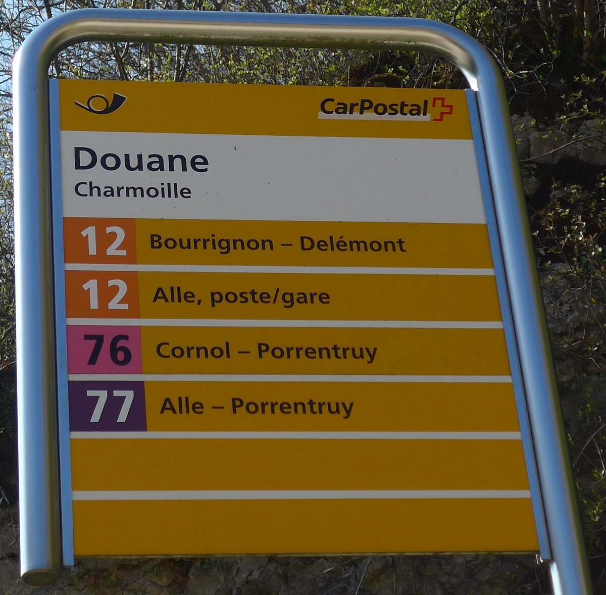 (203'772) - PostAuto-Haltestellenschild - Charmoille, Douane - am 15. April 2019