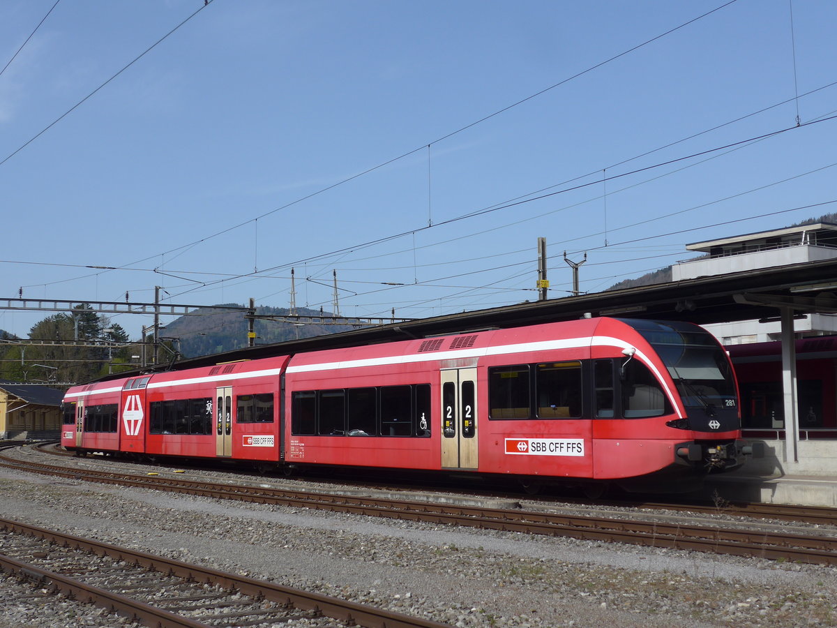 (203'877) - SBB-Pendelzug - Nr. 281 - am 22. April 2019 im Bahnhof Moutier