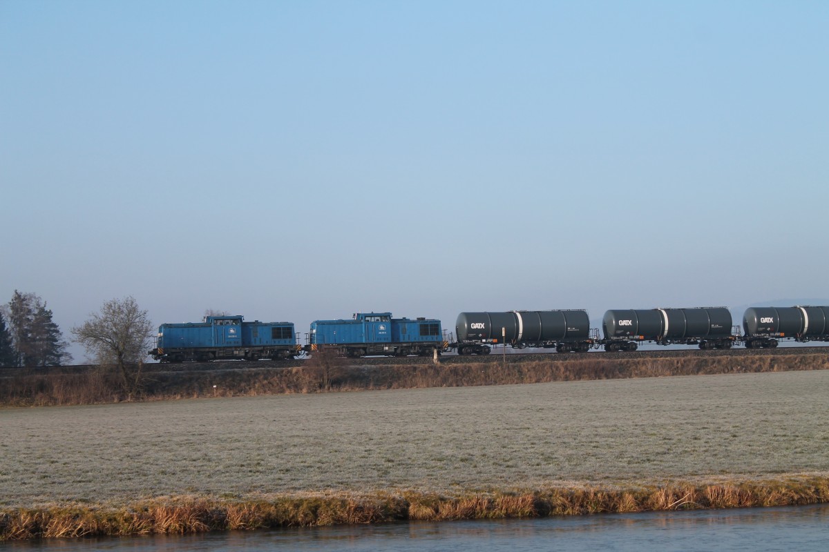 204 022 + 204 010 ziehen einen Kesselzug nach Weiden bei Oberteich. 18.03.16