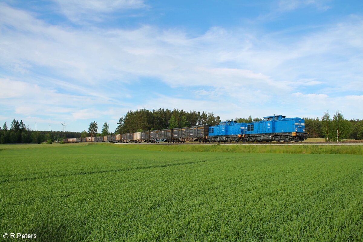 204 031-1 + 204 016-0 ziehen bei Marktleuthen ein leeren Innofreight Kokszug nach Tschechien. 02.06.22