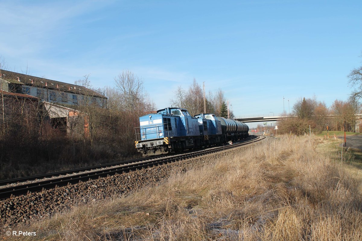 204 036-6 und 204 012 mit dem DGS 61444 zum Tanklager Hauer in Weiden bei der durchfahrt in Wiesau/Oberpfalz. 04.12.16