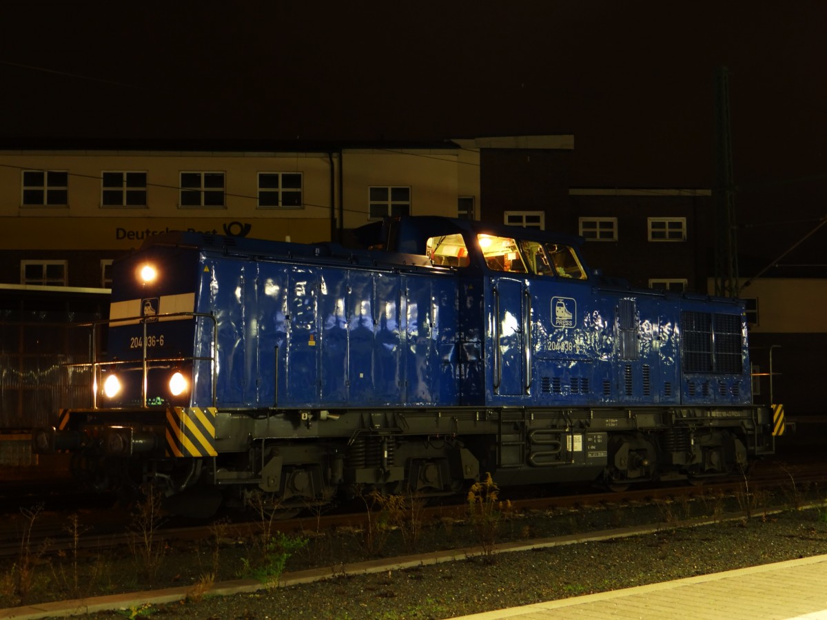 204 036 der PRESS steht am 20.11.13 in Plauen/V. oberer Bahnhof um dann die Triebwagen 94 80 1430 001-6 D-BOBY und 94 80 1430 520-5 D-BOBY nach S�den zu �berf�hren.