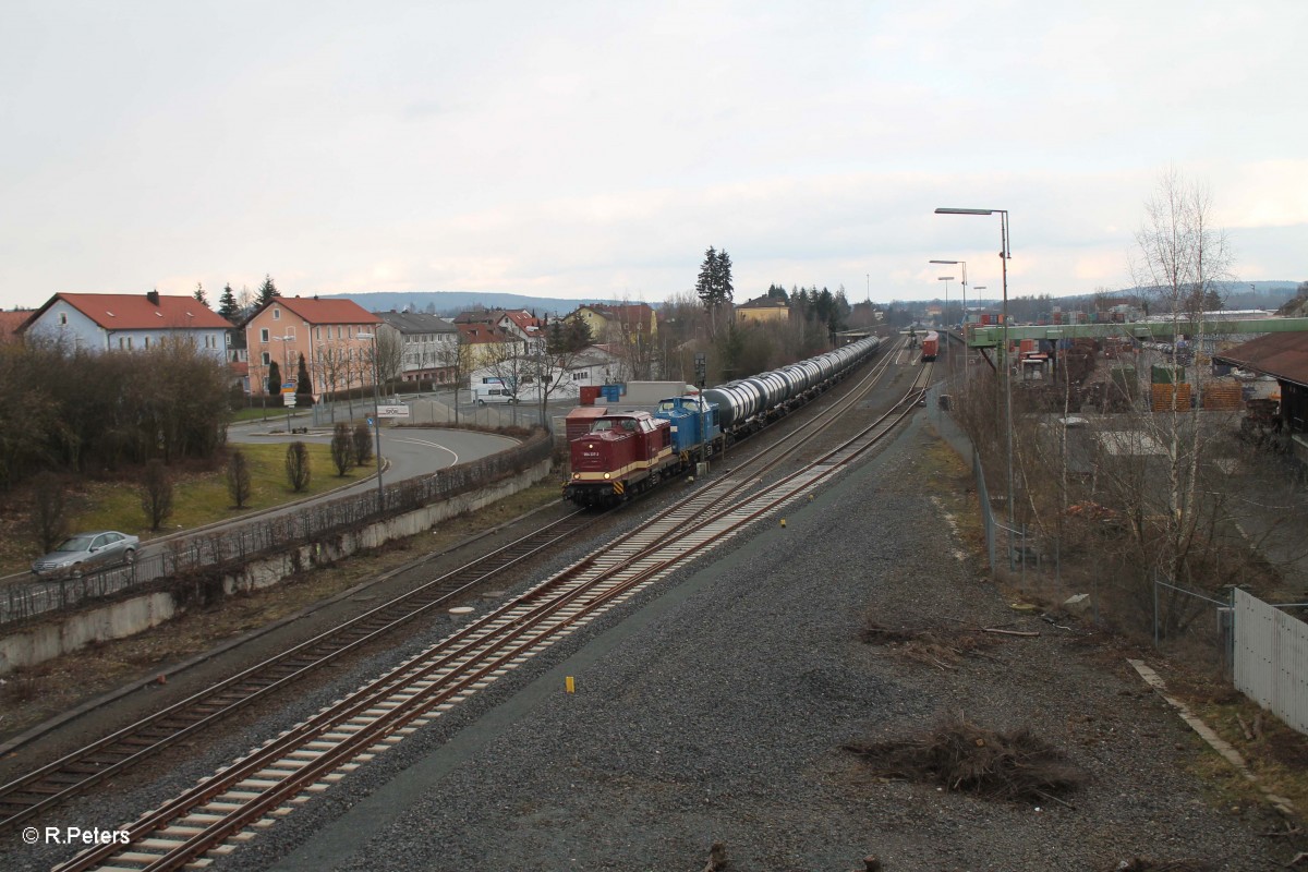 204 237-2 und 204 044-6 mit einem Kesselzug nach hauer Weiden bei der durchfahrt in Wiesau. 26.02.16