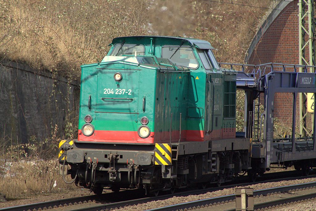 204 237-2/202 237-4 der WSET unterwegs für die MTEG zieht hier den Samstäglichen leeren Autotransportzug bestehend aus 50 Laaers Wagen durch HH-Harburg. 23.03.2013