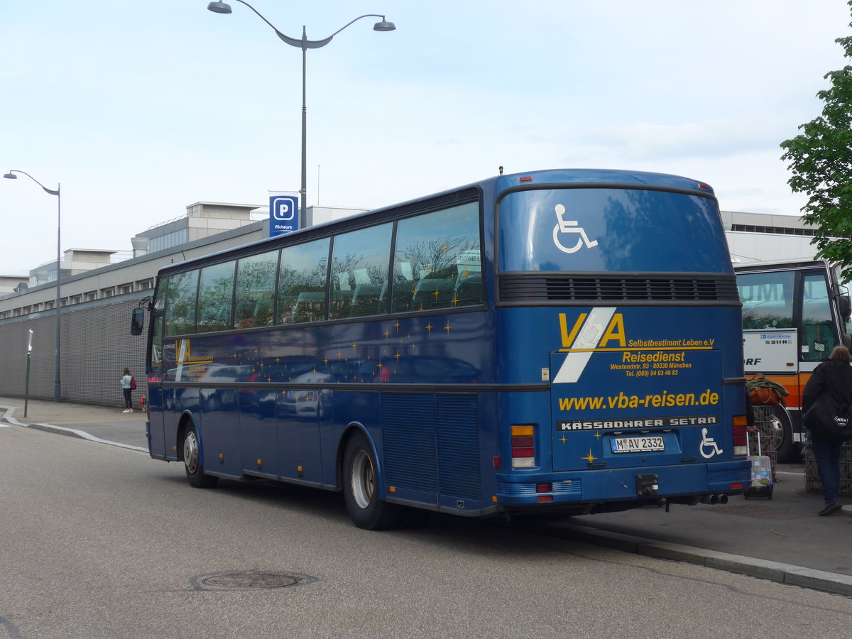 (204'076) - Aus Deutschland: VbA, Mnchen - M-AV 2332 - Setra am 26. April 2019 in Haguenau, Parkplatz