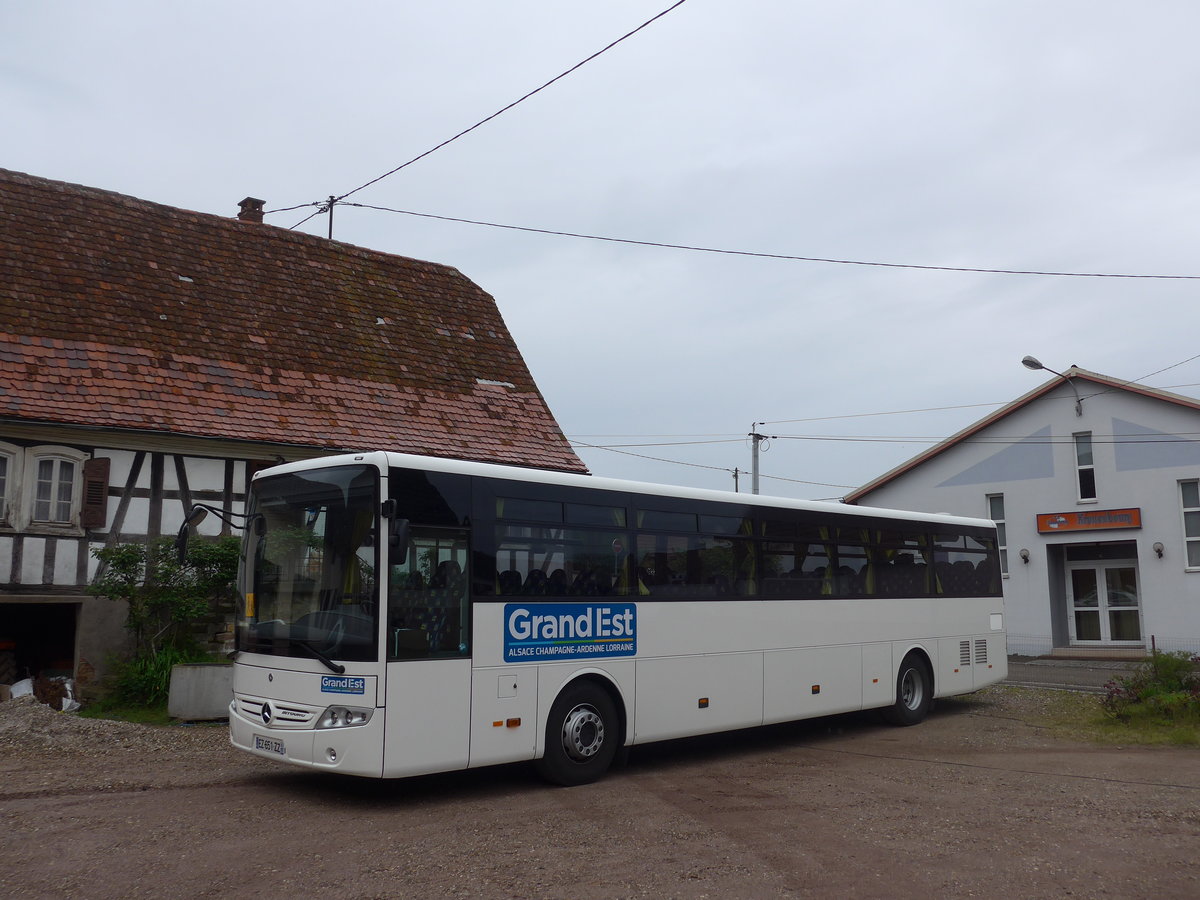 (204'176) - Royer, Herrlisheim - EZ 651 ZZ - Mercedes am 27. April 2019 in Stundwiller, Rue de l'glise