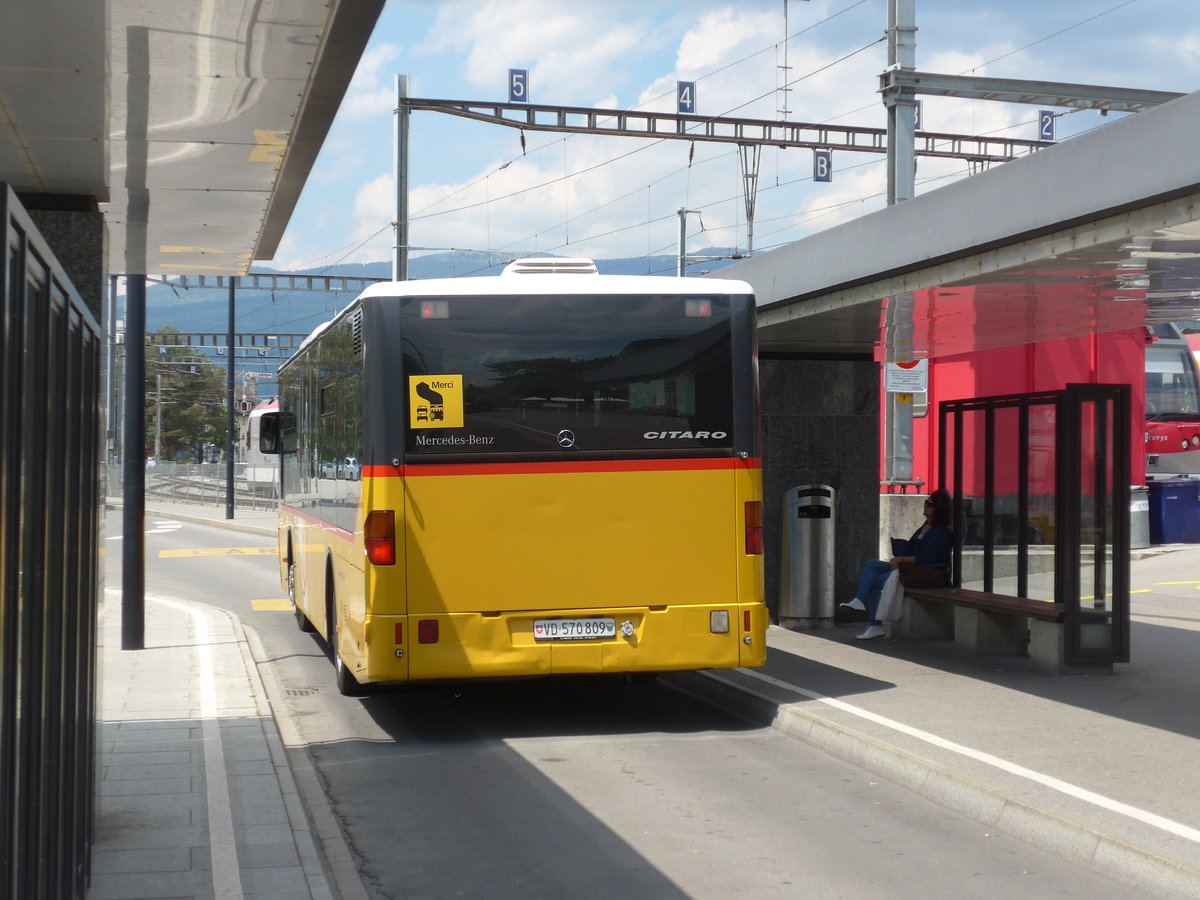 (205'430) - CarPostal Ouest - VD 570'809 - Mercedes (ex SAPJV, L'Isle Nr. 13) am 25. Mai 2019 beim Bahnhof Yverdon