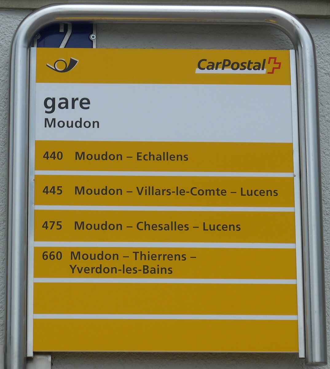 (205'452) - PostAuto-Haltestellenschild - Moudon, gare - am 25. Mai 2019