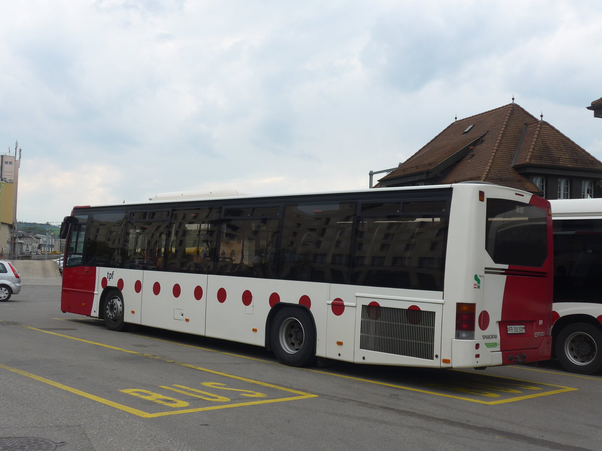 (205'474) - TPF Fribourg - Nr. 89/FR 300'308 - Volvo am 25. Mai 2019 beim Bahnhof Romont