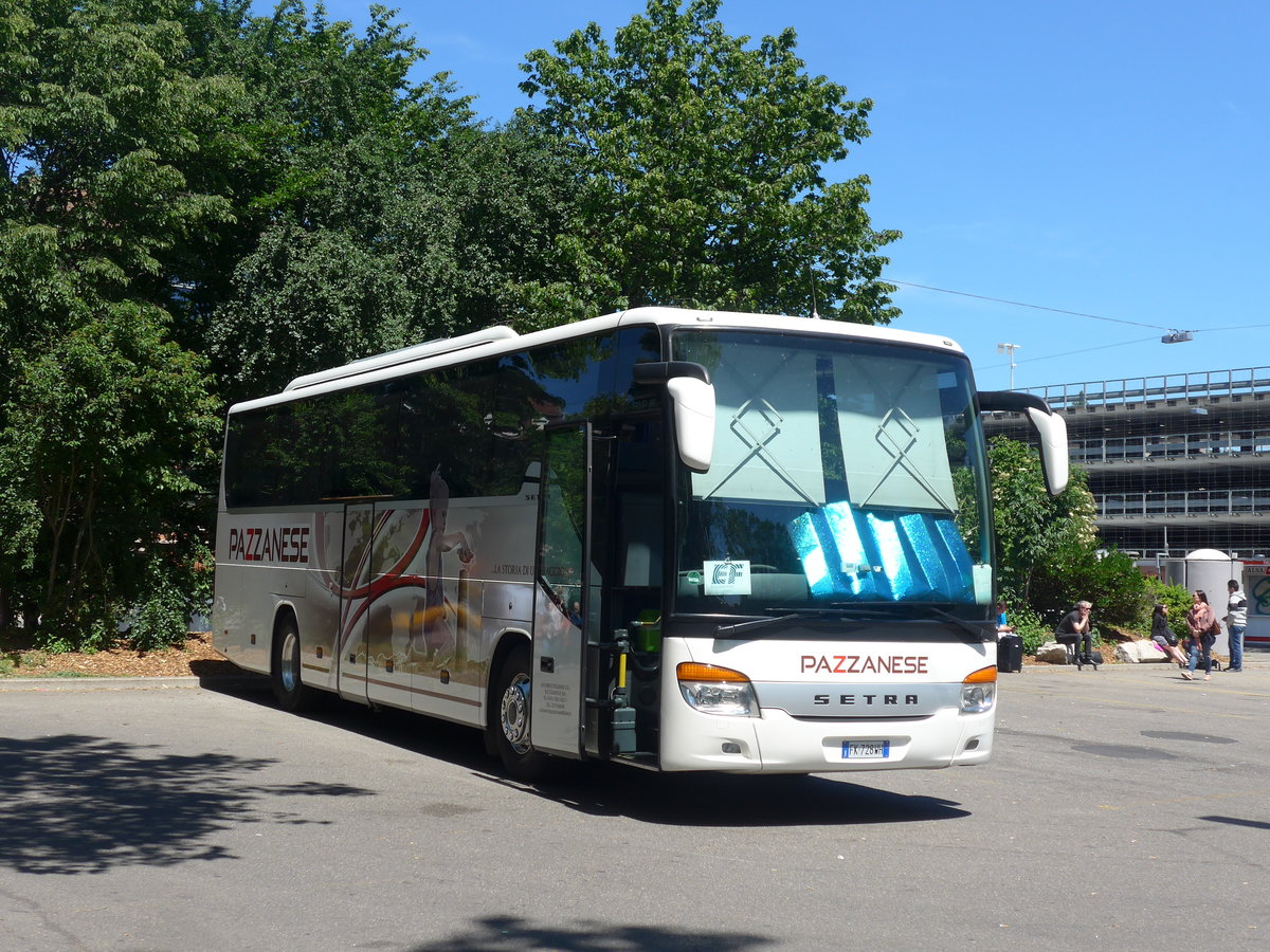 (205'913) - Aus Italien: Pazzanese, Roccadaspide - FK-728 WH - Setra am 8. Juni 2019 in Zrich, Sihlquai