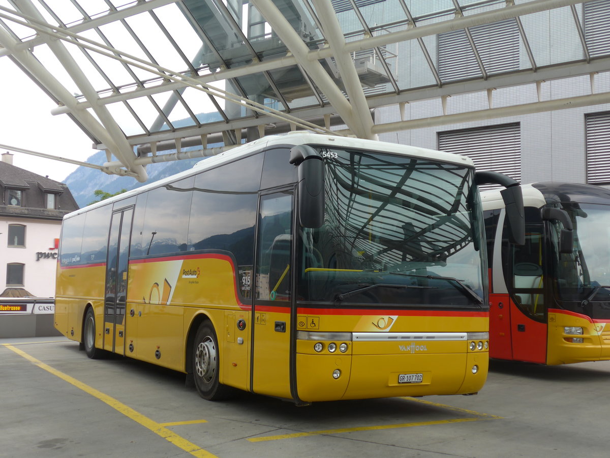 (206'206) - PostAuto Graubnden - GR 107'702 - Van Hool am 9. Juni 2019 in Chur, Postautostation