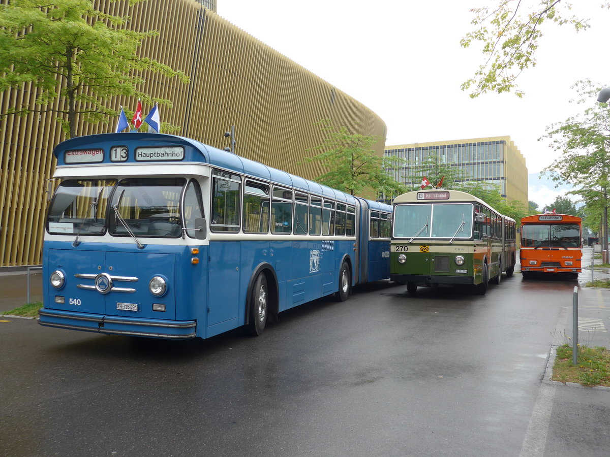 (206'557) - VBZ Zrich (TMZ) - Nr. 540/ZH 315'491 - Saurer/Saurer (ex Nr. 7540; ex Nr. 540) + SVB Bern (Bernmobil historique) - Nr. 270/BE 113'270 - FBW/SWS-Gangloff + ZVB Zug (RWB) - Nr. 35/ZH 797'215 - FBW/Hess am 22. Juni 2019 in Luzern, Allmend