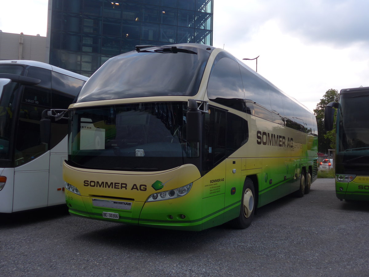 (206'643) - Sommer, Grnen - BE 30'306 - Neoplan (ex Wckerlin, Zrich) am 22. Juni 2019 in Thun, Kleine Allmend