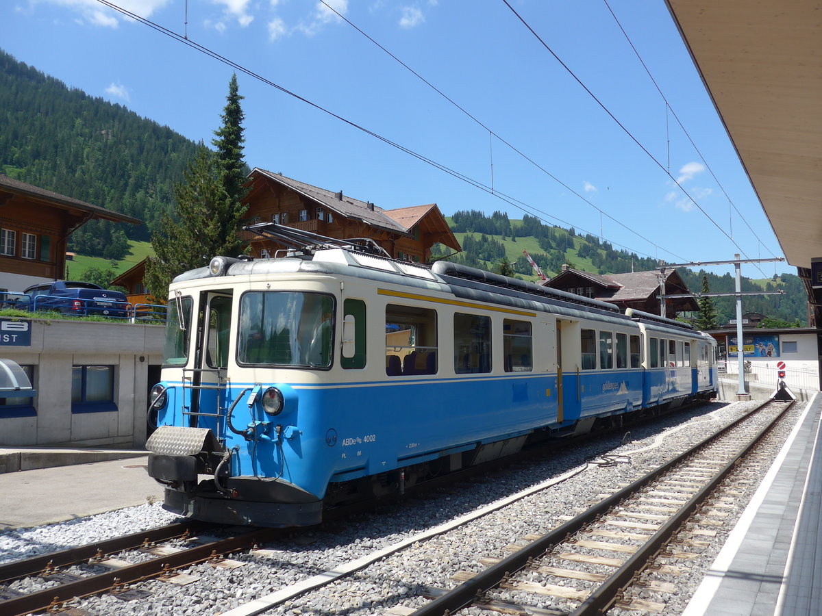 (206'922) - MOB-Pendelzug - Nr. 4002 - am 1. Juli 2019 im Bahnhof Lenk