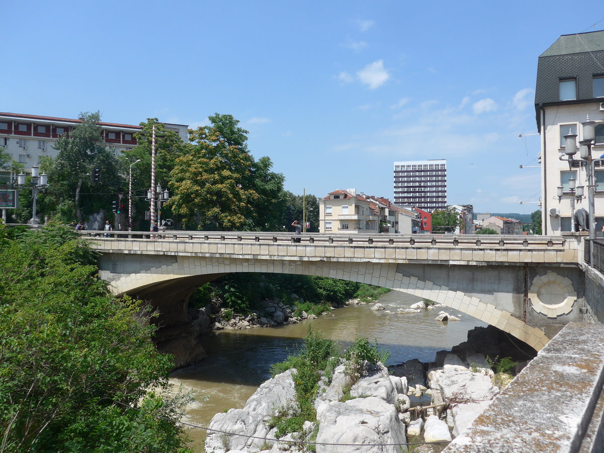 (207'236) - Br�cke �ber die Jantra am 4. Juli 2019 in Gabrovo