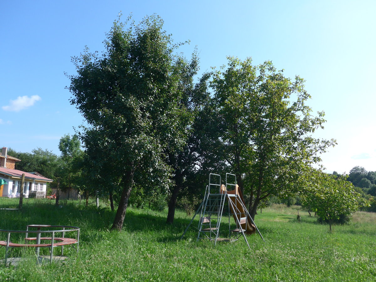 (207'254) - Spielplatz beim Ferienheim am 4. Juli 2019 in Kavlak