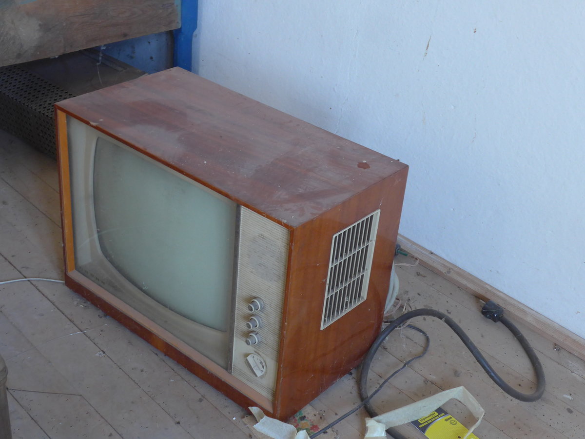 (207'295) - Alter Fernseher im Ferienheim am 4. Juli 2019 in Kavlak