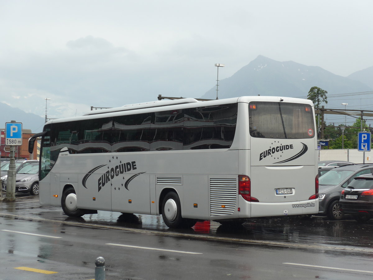 (207'427) - Aus Ungarn: Euroguide, Budapest - PCG-048 - Setra am 6. Juli 2019 beim Bahnhof Thun