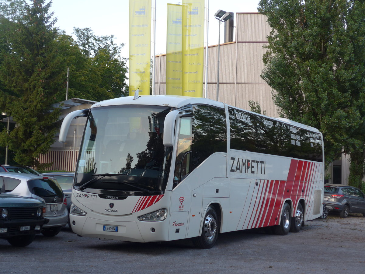 (208'205) - Aus Italien: Zampetti, Montefusco - FB-809 TW - Scania/Irizar am 29. Juli 2019 in Thun, Lachenwiese