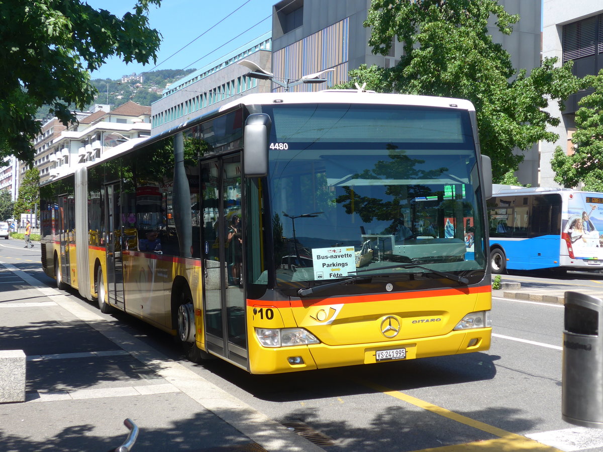 (208'427) - PostAuto Wallis - Nr. 10/VS 241'995 - Mercedes am 4. August 2019 beim Bahnhof Vevey