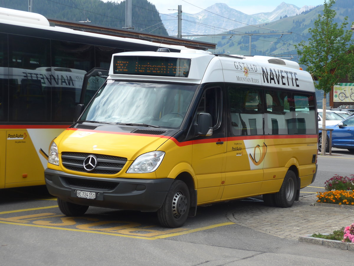 (208'544) - PostAuto Bern - BE 724'151 - Mercedes am 5. August 2019 beim Bahnhof Gstaad