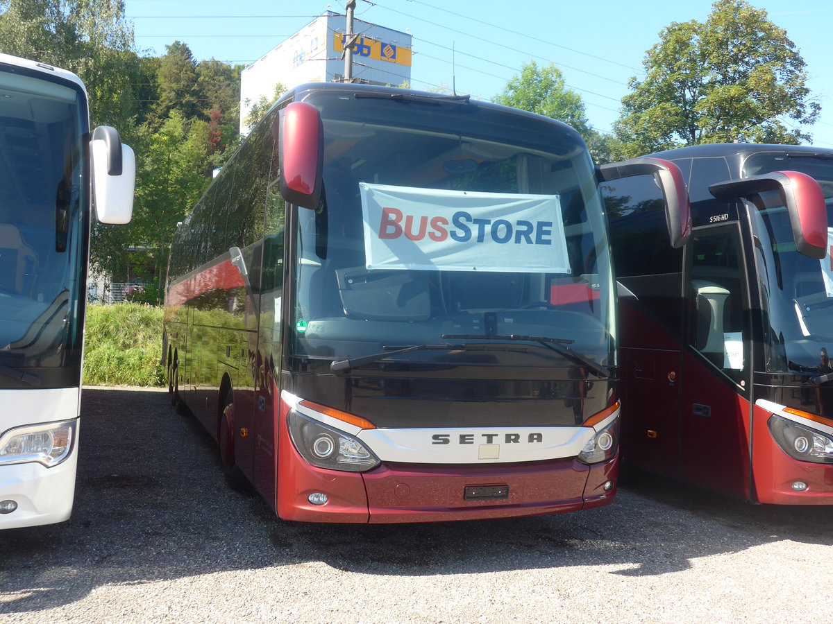 (208'651) - Marti, Kallnach - Nr. 19 - Setra am 11. August 2019 in Kloten, EvoBus