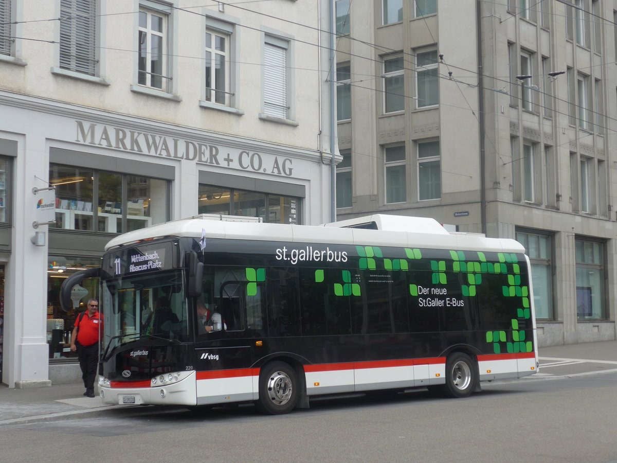 (208'949) - St. Gallerbus, St. Gallen - Nr. 220/SG 198'220 - Solaris am 17. August 2019 beim Bahnhof St. Gallen