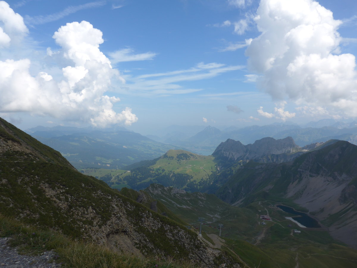 (209'139) - Blick auf den Ei- und Sarnersee am 31. August 2019 vom Brienzer Rothorn aus
