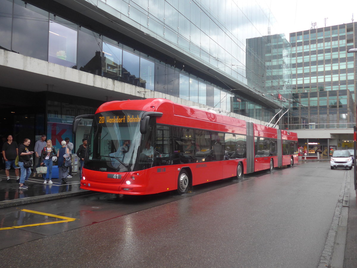 (209'304) - Bernmobil, Bern - Nr. 41 - Hess/Hess Doppelgelenktrolleybus am 1. September 2019 beim Bahnhof Bern