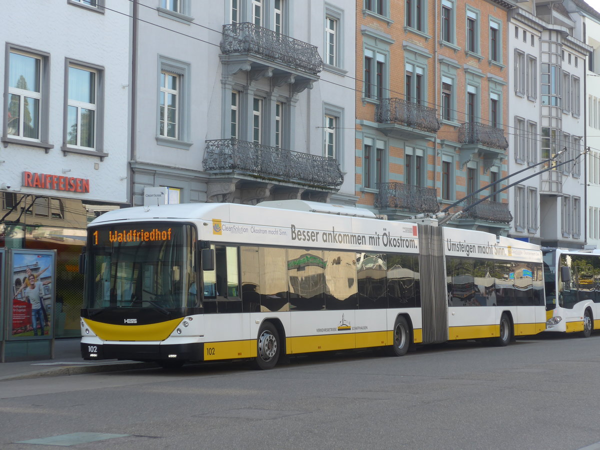 (209'554) - VBSH Schaffhausen - Nr. 102 - Hess/Hess Gelenktrolleybus am 14. September 2019 beim Bahnhof Schaffhausen