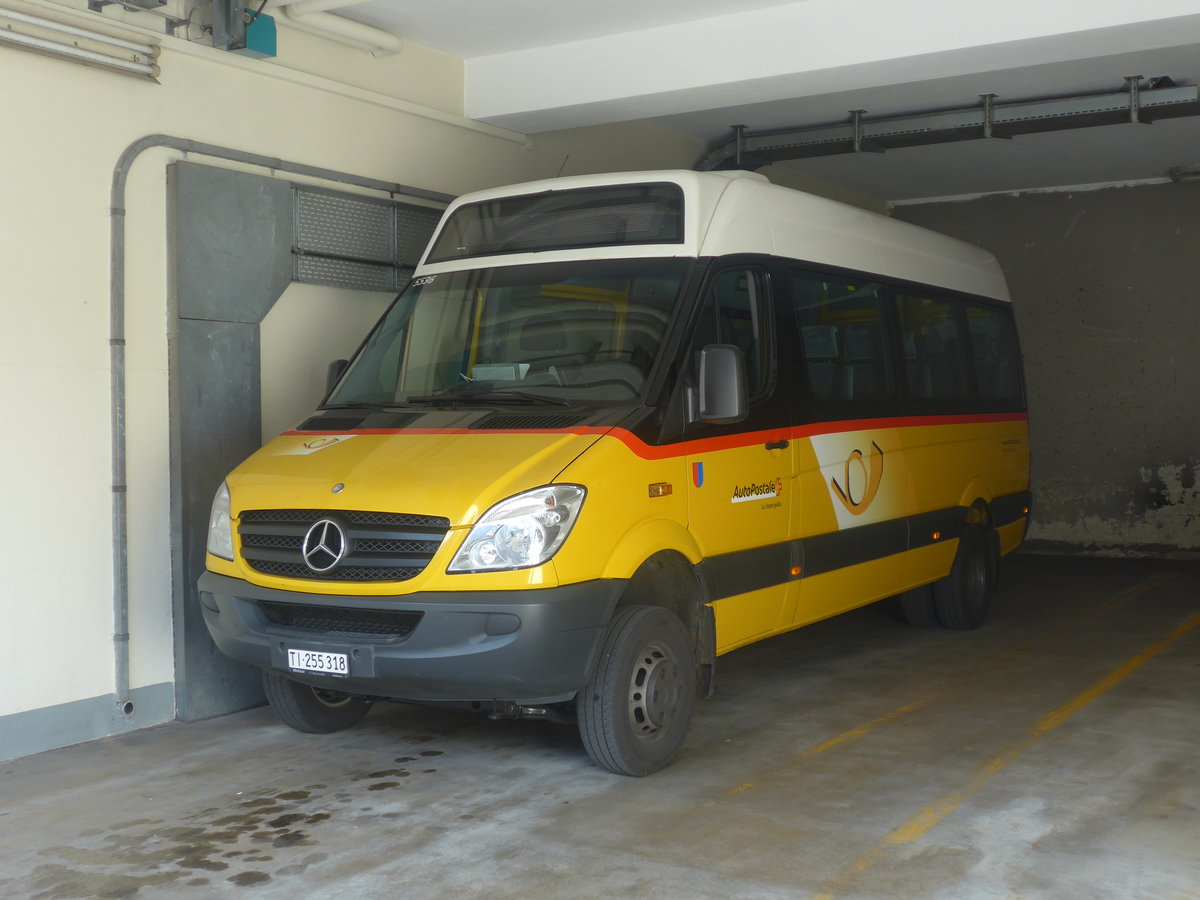 (209'858) - Marchetti, Airolo - TI 255'318 - Mercedes am 28. September 2019 beim Bahnhof Airolo