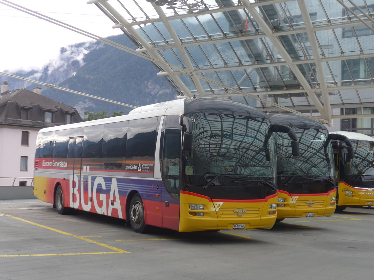 (210'056) - PostAuto Graubnden - GR 162'990 - MAN am 6. Oktober 2019 in Chur, Postautostation