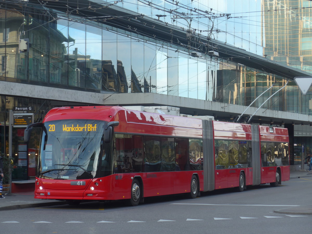 (210'082) - Bernmobil, Bern - Nr. 41 - Hess/Hess Doppelgelenktrolleybus am 12. Oktober 2019 beim Bahnhof Bern