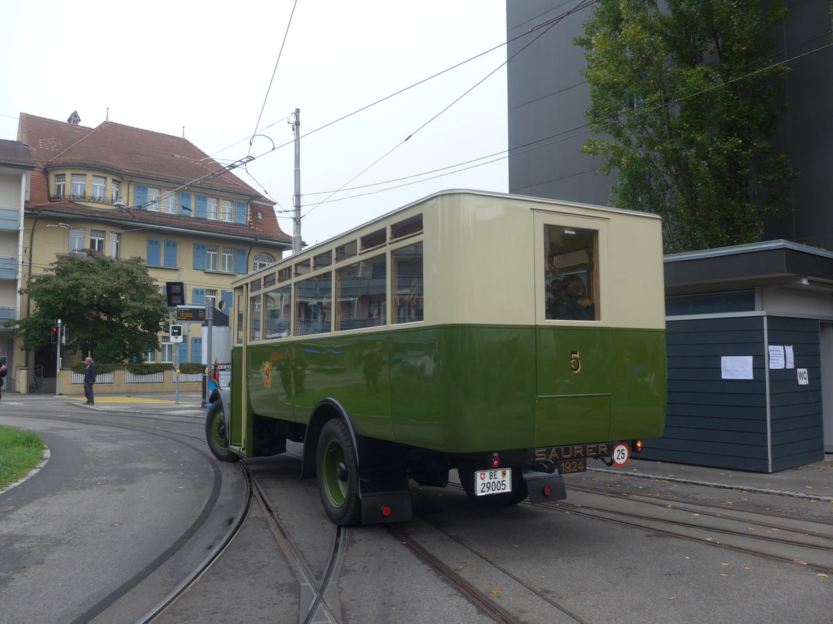 (210'423) - SVB Bern (Bernmobil historique) - Nr. 5/BE 29'005 - Saurer am 20. Oktober 2019 in Bern, Weissenbhl