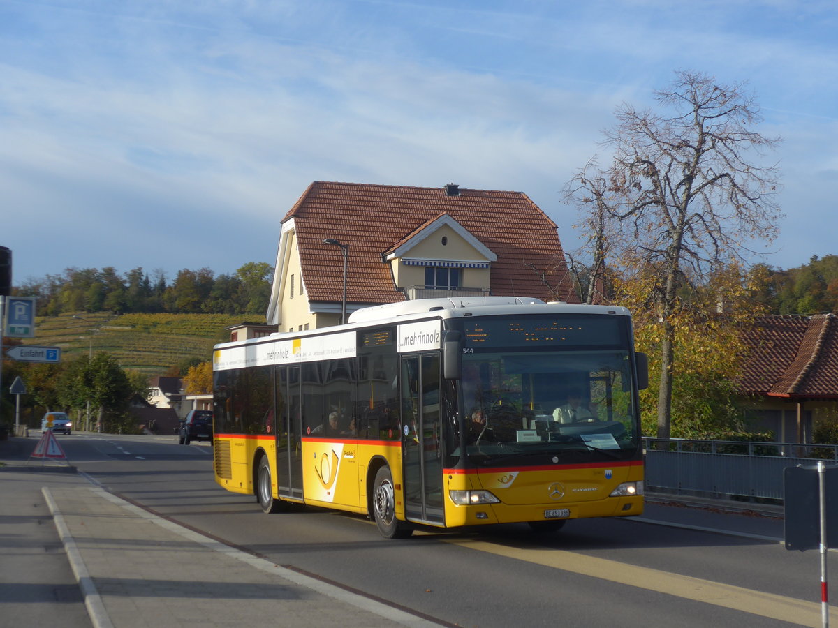 (210'695) - PostAuto Bern - BE 653'386 - Mercedes am 27. Oktober 2019 beim Bahnhof Spiez