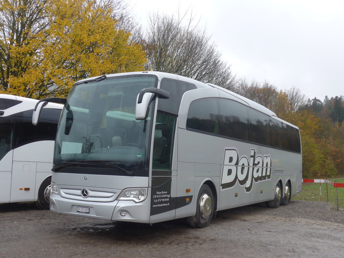 (210'822) - Bojan, Glattbrugg - ZH 374'592 - Mercedes am 8. November 2019 in Kloten, Steinackerstrasse