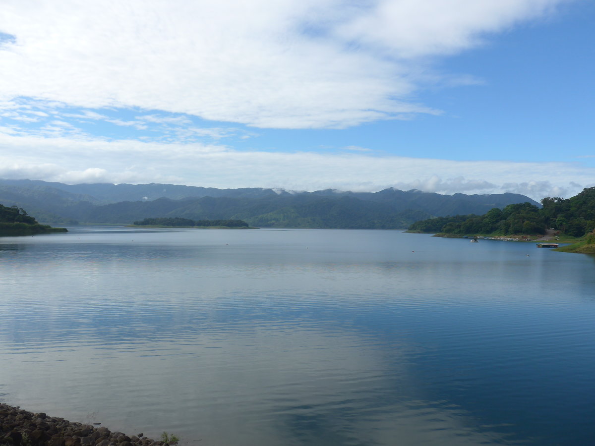 (211'147) - Der Arenalsee am 14. November 2019 in Arenal, Staudamm