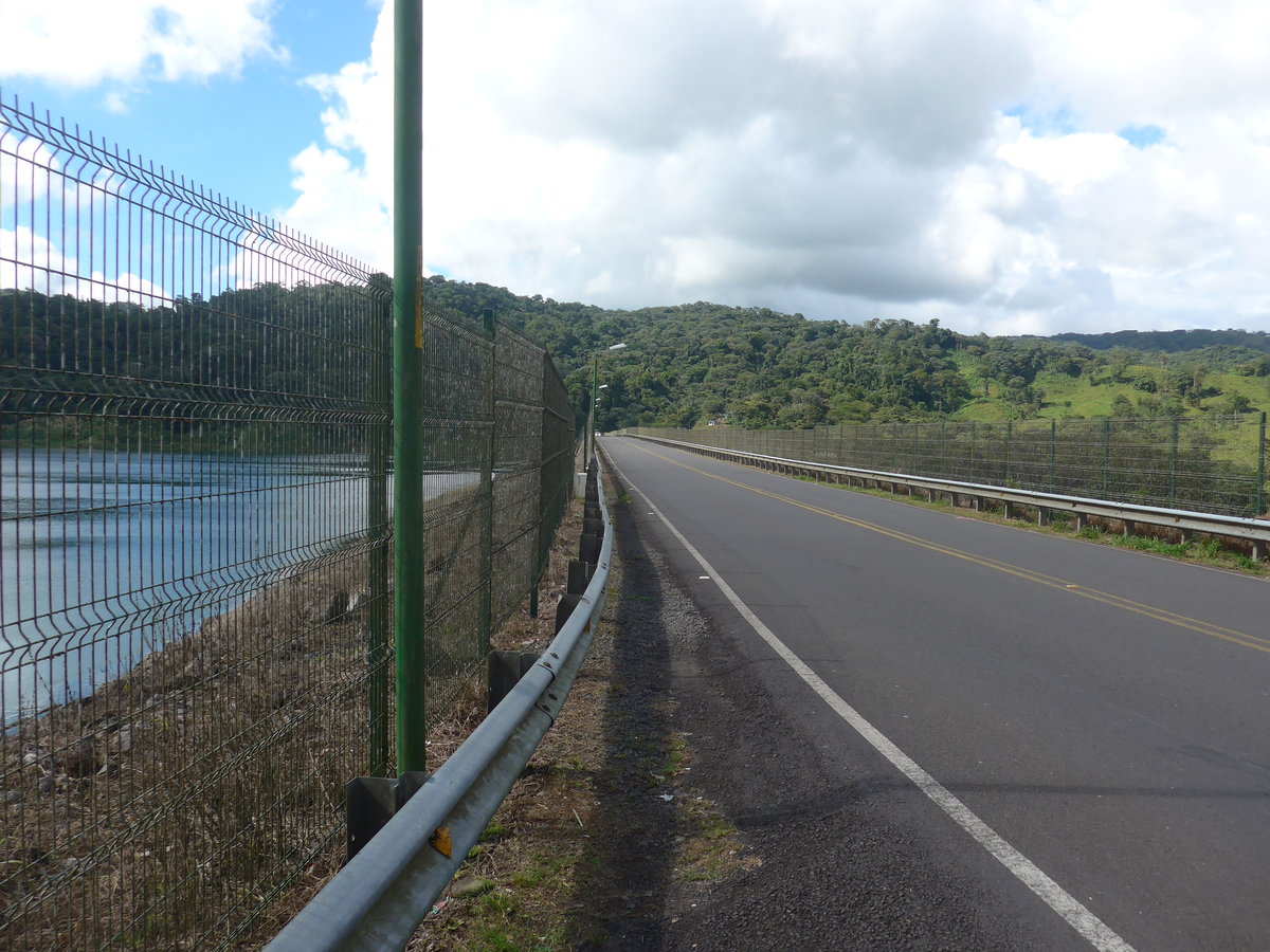 (211'273) - Der Arenal-Staudamm am 14. November 2019 in Arenal
