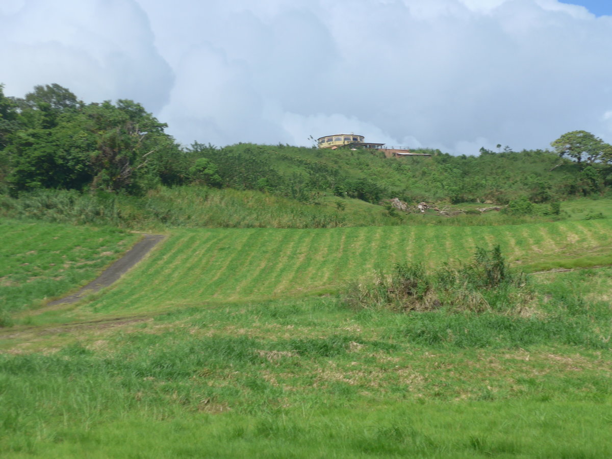 (211'462) - Blick zum Drehrestaurant am 16. November 2019 in Nuevo Arenal, Los H�roes