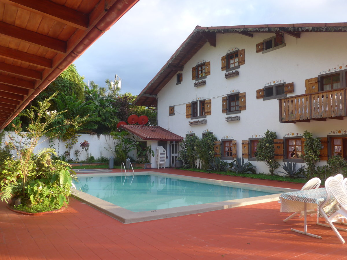 (211'743) - Schwimmbad beim Hotel-Restaurant Los H�roes am 19. November 2019 in Nuevo Arenal, Los H�roes