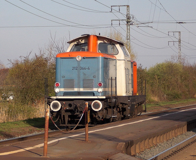 212 264-4 der Nordbayrischen Eisenbahn Gesellschaft bei der Durchfahrt in Weiterstadt am 29.M�rz.2014