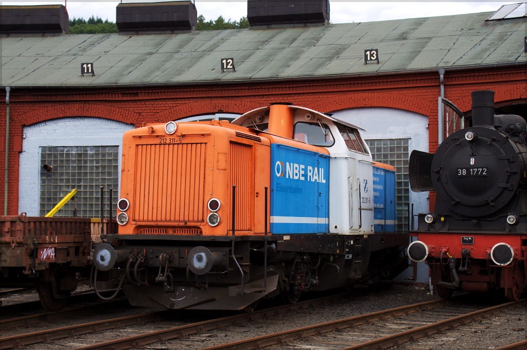 212 311 der NbE als Gastlok am 18.08.13 beim Lokschuppenfest in Siegen