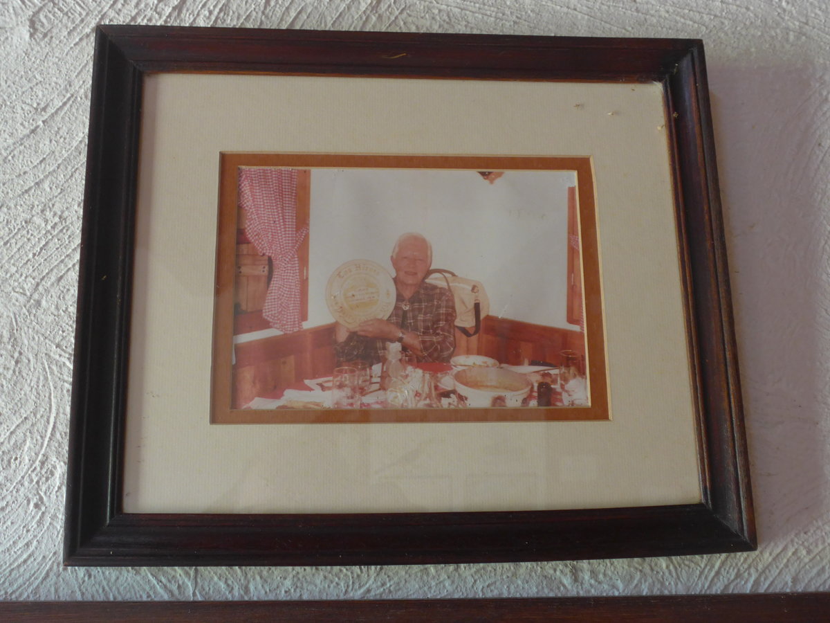(212'273) - Bild von ex US-Pr�sident Jimmy Carter im Jahr 2000 in der Gaststube des Los H�roes am 24. November 2019 in Neuvo Arenal